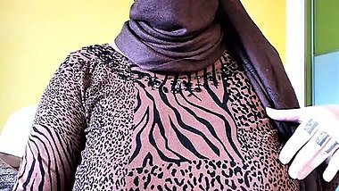 big tits Arabic milf wearing hijab muslim cams recording 10.24