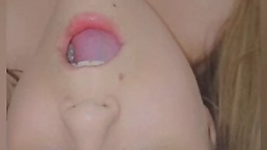 Amateur Squirting orgasm