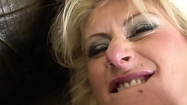 Blond milf enjoy sandwich fuck of black bull dicks
