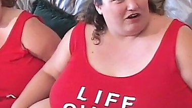 BBW milf doesn't leave food even with a cock in her pussy