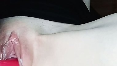 Pale skinny MILF spread her legs wide to masturbate her horny vagina