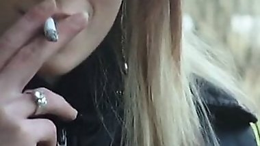 smoking fetish girl