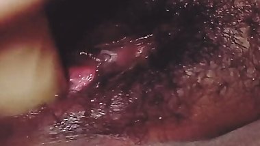 my chubby girlfriend masturbates with her dildo, she puts it in her hairy and chubby pussy and cums