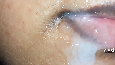 Desi Cute Indian Bhabhi gets Massive Cumshot in Beautiful Mouth & Lip from her Devar's Cock !!