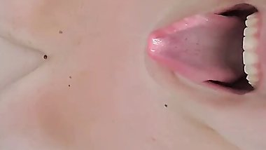 My pretty little mouth - Lily Murdock